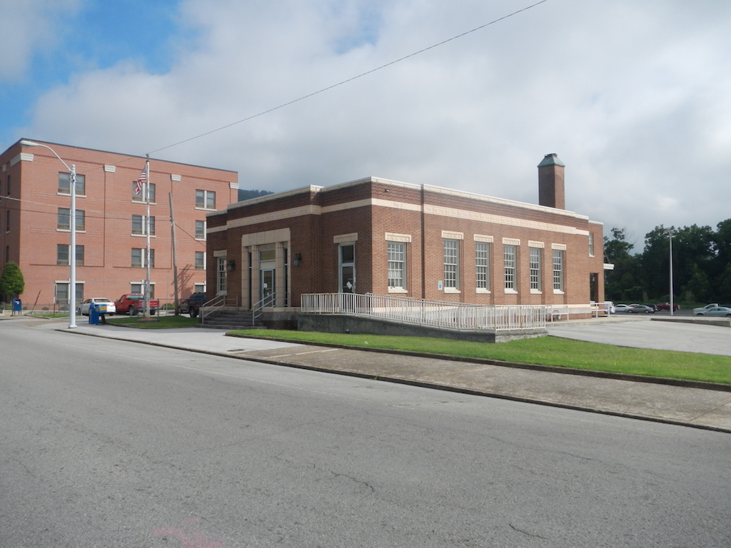 Former La Follette Tennessee Post Office 37766 — Post Office Fans